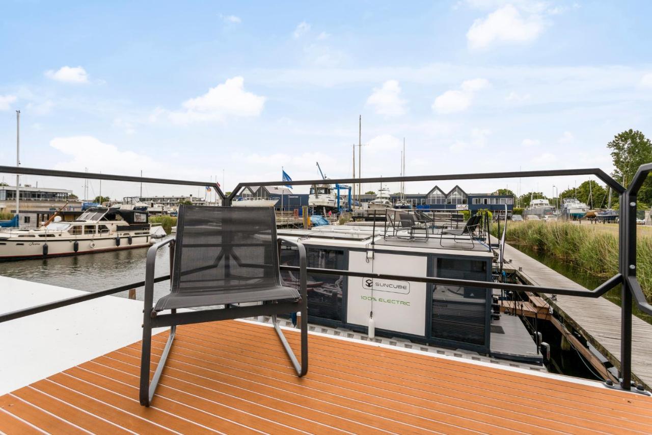 Cosy Tiny Houseboats Near Beach And Restaurants By Weltevreden Experience Zeewolde Kültér fotó