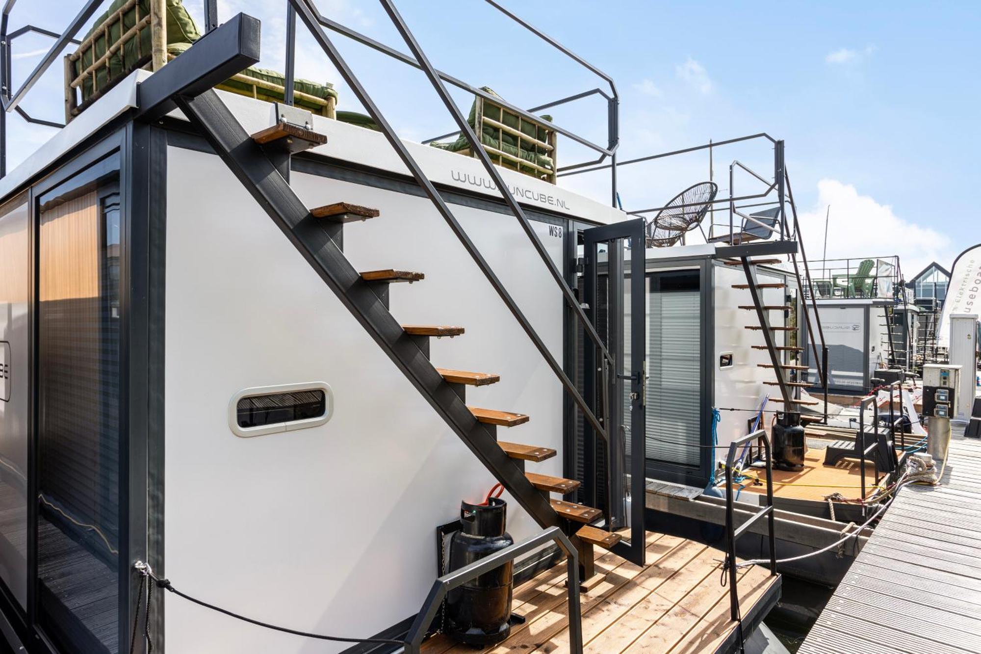 Cosy Tiny Houseboats Near Beach And Restaurants By Weltevreden Experience Zeewolde Kültér fotó