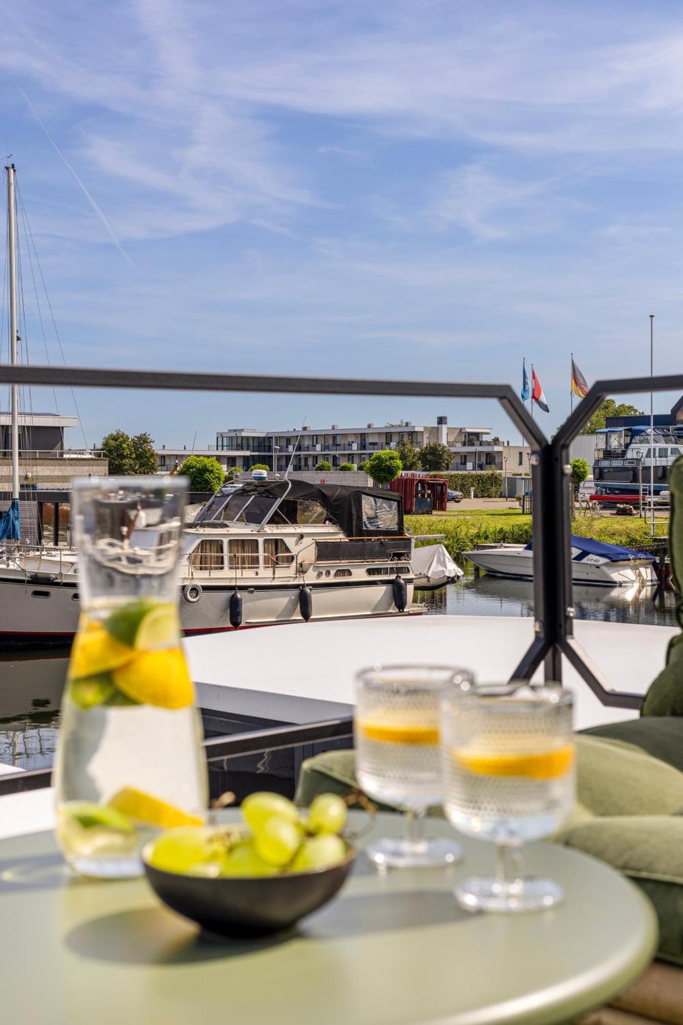 Cosy Tiny Houseboats Near Beach And Restaurants By Weltevreden Experience Zeewolde Kültér fotó