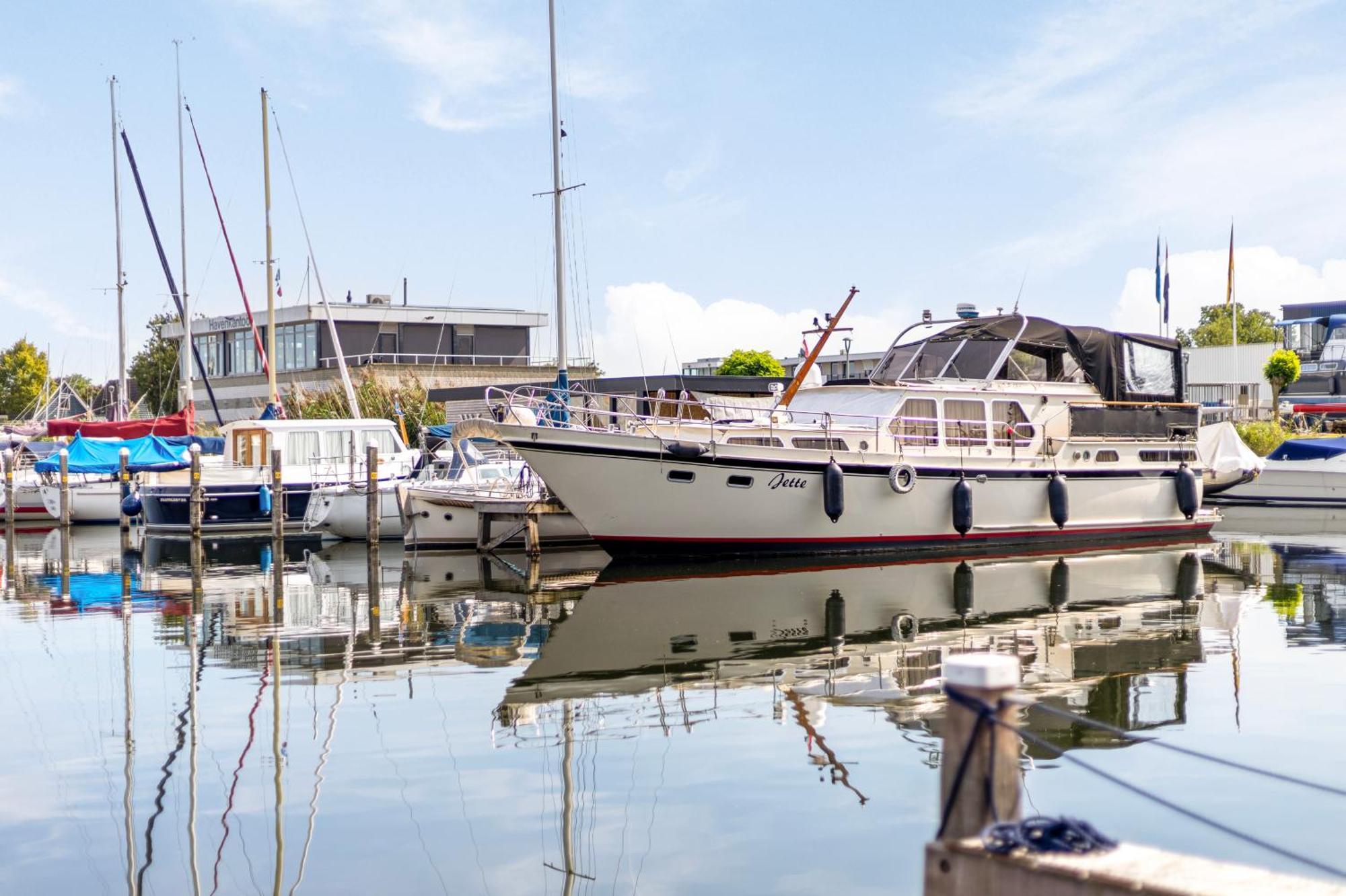 Cosy Tiny Houseboats Near Beach And Restaurants By Weltevreden Experience Zeewolde Kültér fotó